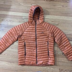 Mountain Hardwear Men's Ghost Whisperer Lightweight Hooded Jacket - Orange - XL